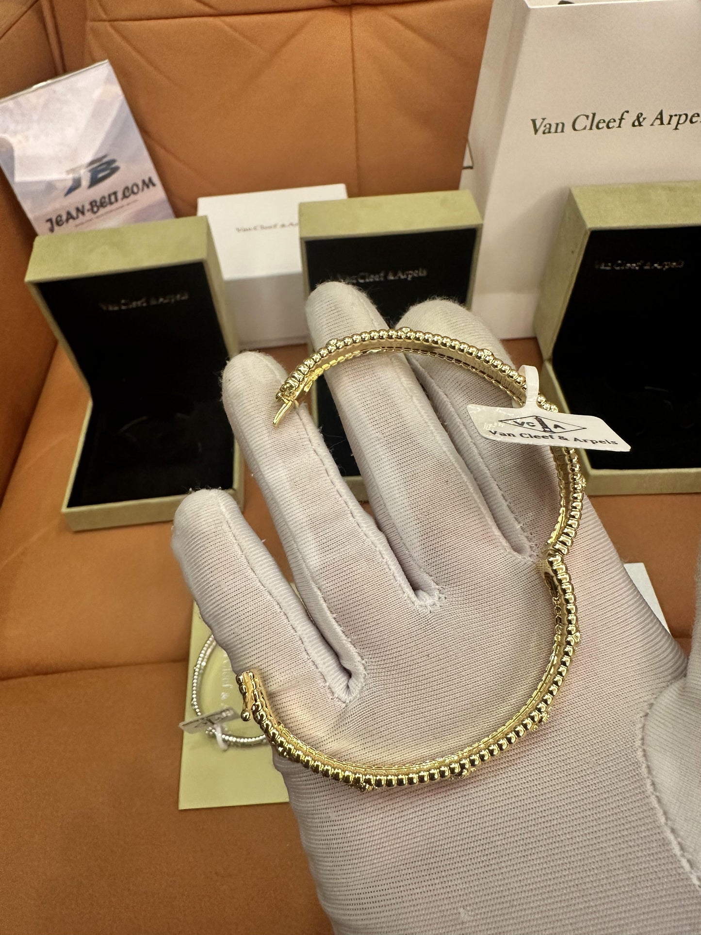 Pulseras de diamantes Van Cleef &amp; Arpels Perlée Clover en oro amarillo, oro blanco y oro rosa