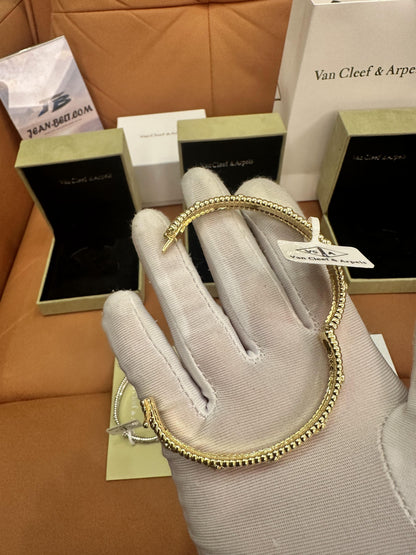 Pulseras de diamantes Van Cleef &amp; Arpels Perlée Clover en oro amarillo, oro blanco y oro rosa