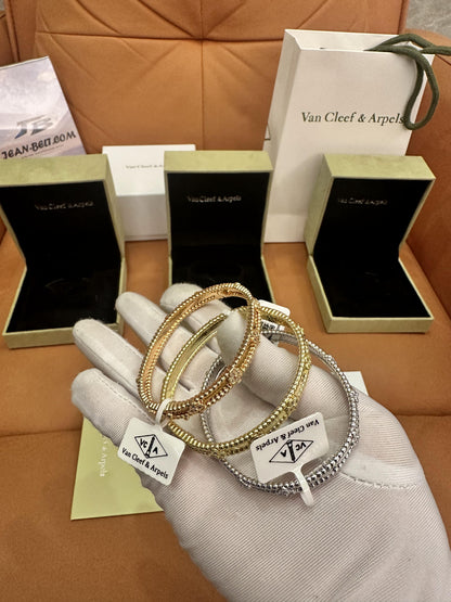 Pulseras de diamantes Van Cleef &amp; Arpels Perlée Clover en oro amarillo, oro blanco y oro rosa