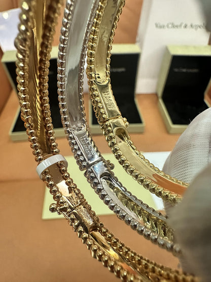 Pulseras de diamantes Van Cleef &amp; Arpels Perlée Clover en oro amarillo, oro blanco y oro rosa