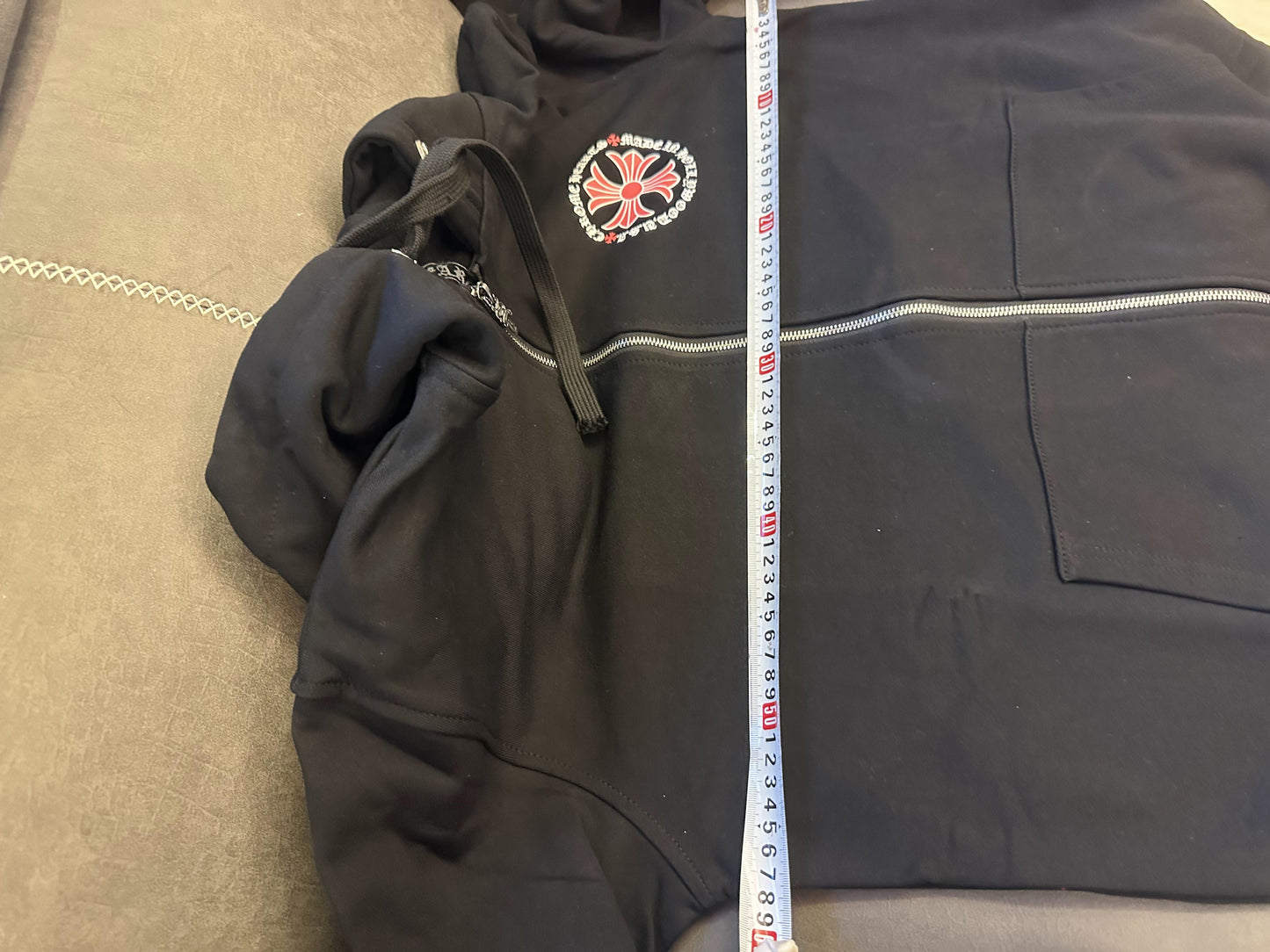 Moletom com capuz preto Chrome Hearts com zíper e estampa de cruz vermelha