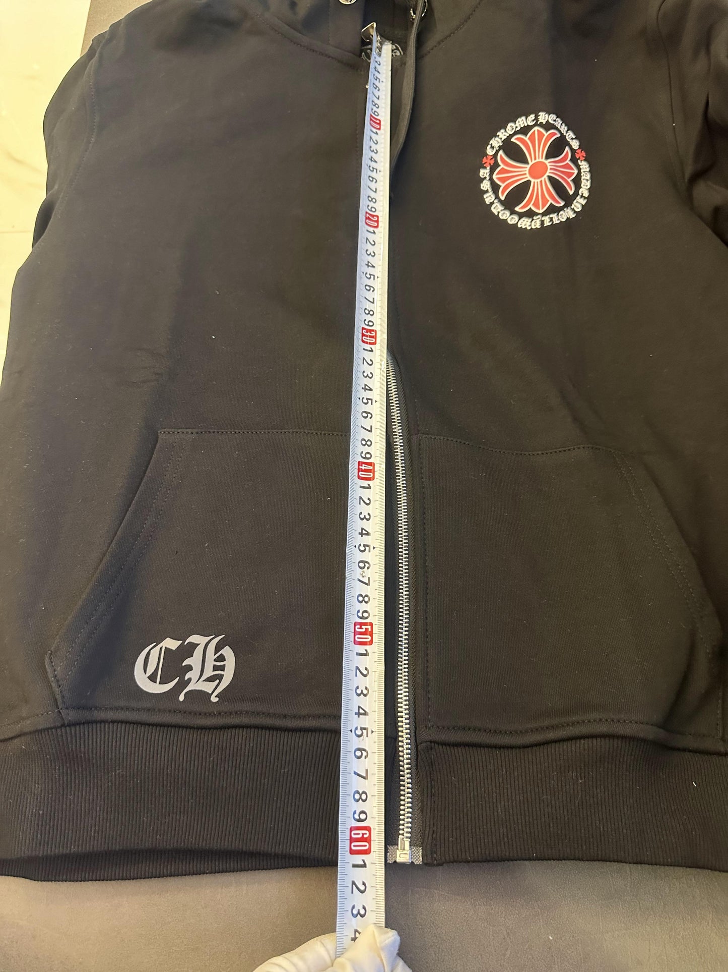 Moletom com capuz preto Chrome Hearts com zíper e estampa de cruz vermelha
