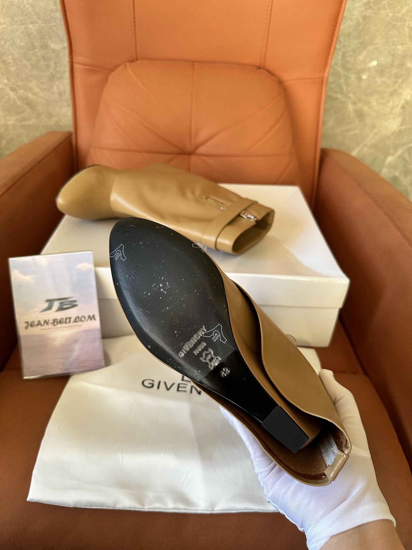 Botines Givenchy Shark Lock de piel en color castaño