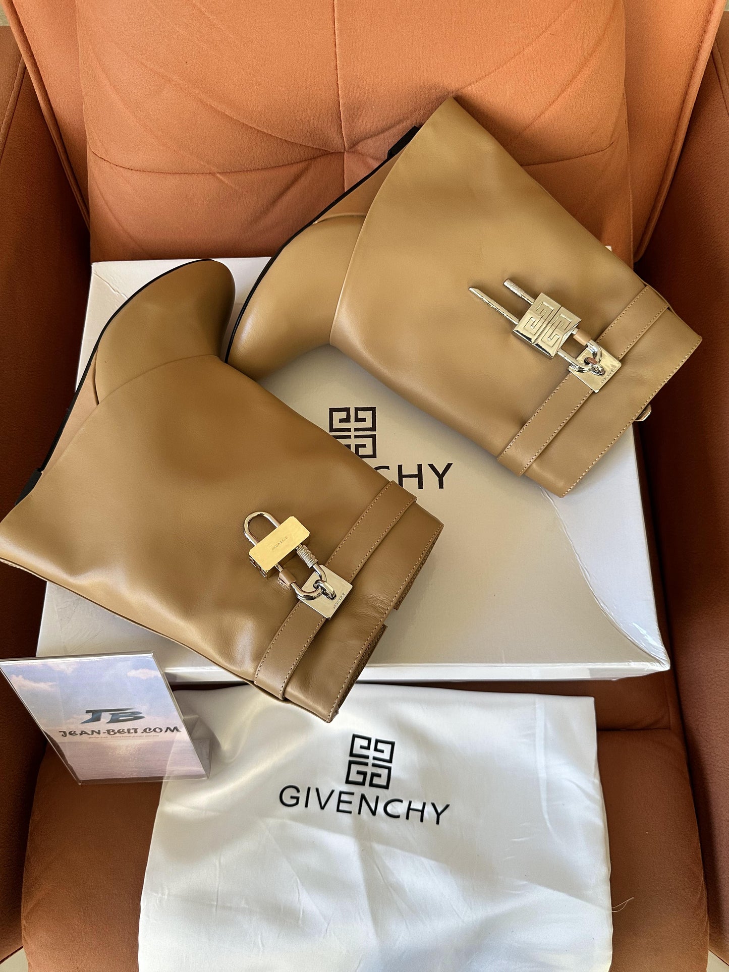 Botines Givenchy Shark Lock de piel en color castaño