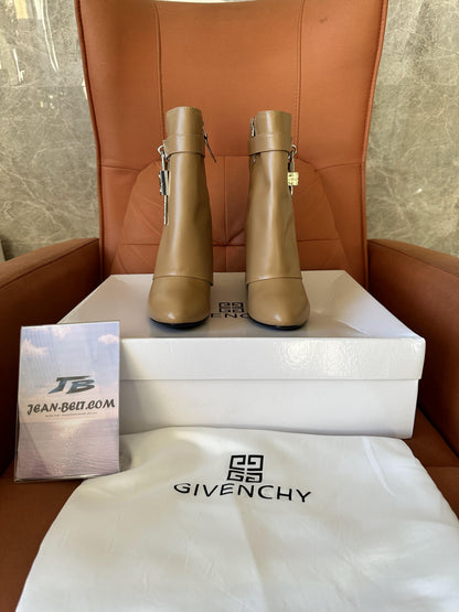 Botines Givenchy Shark Lock de piel en color castaño