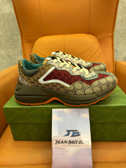 Zapatillas Gucci Rhyton beige y rojo
