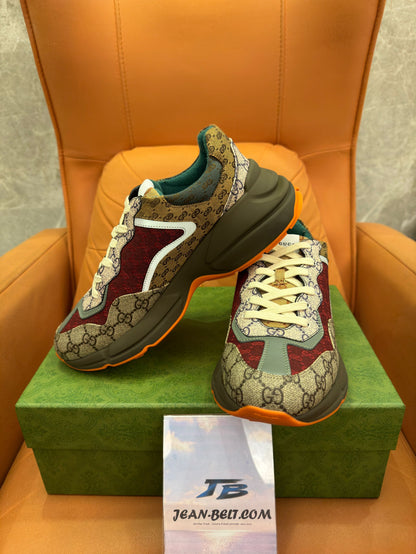 Zapatillas Gucci Rhyton beige y rojo