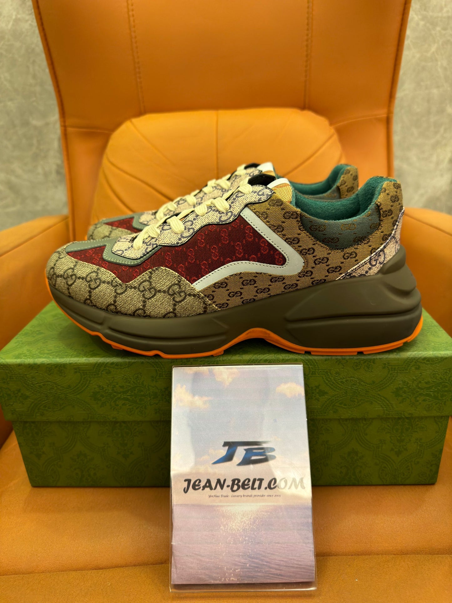 Zapatillas Gucci Rhyton beige y rojo