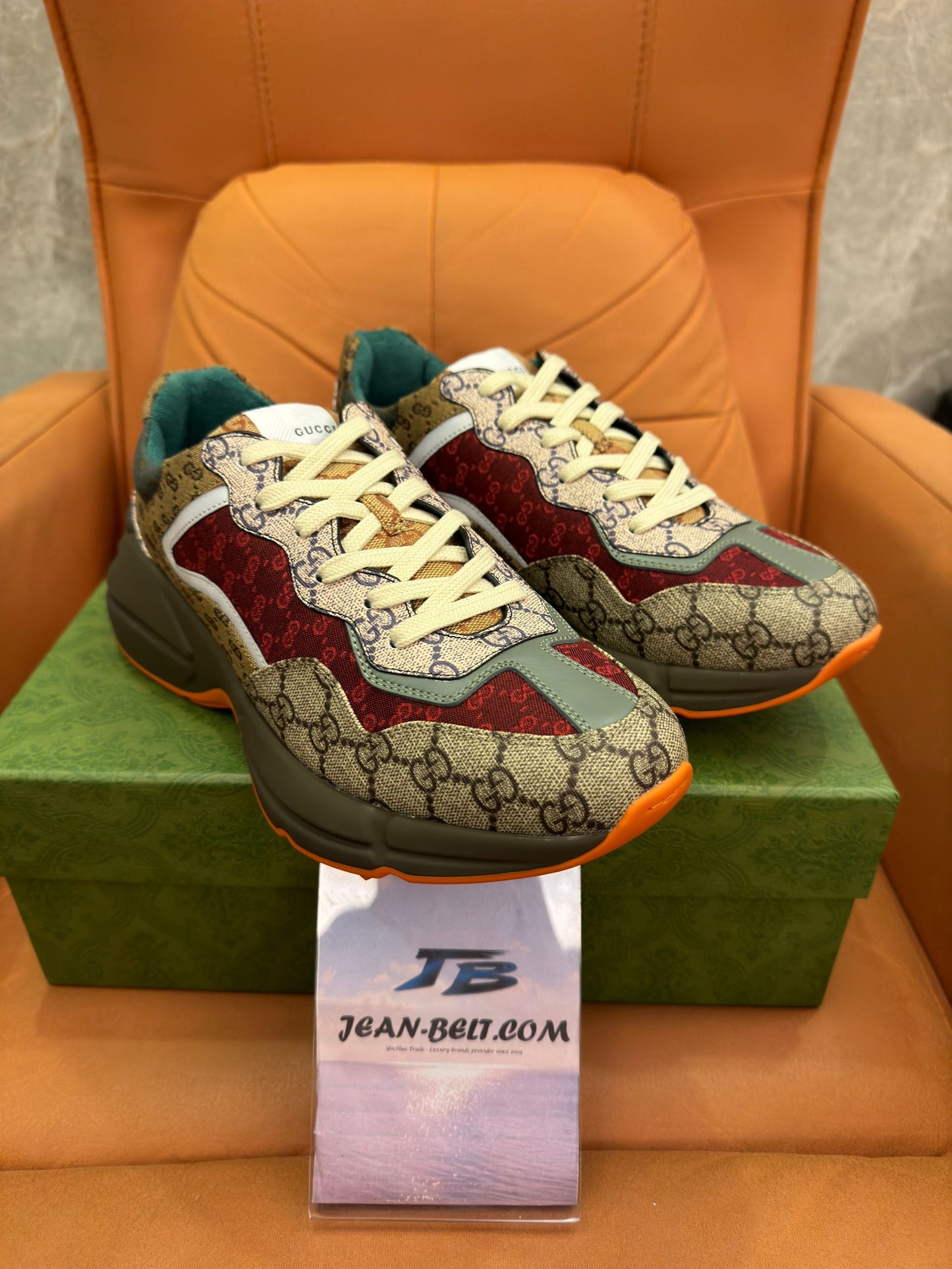 Zapatillas Gucci Rhyton beige y rojo