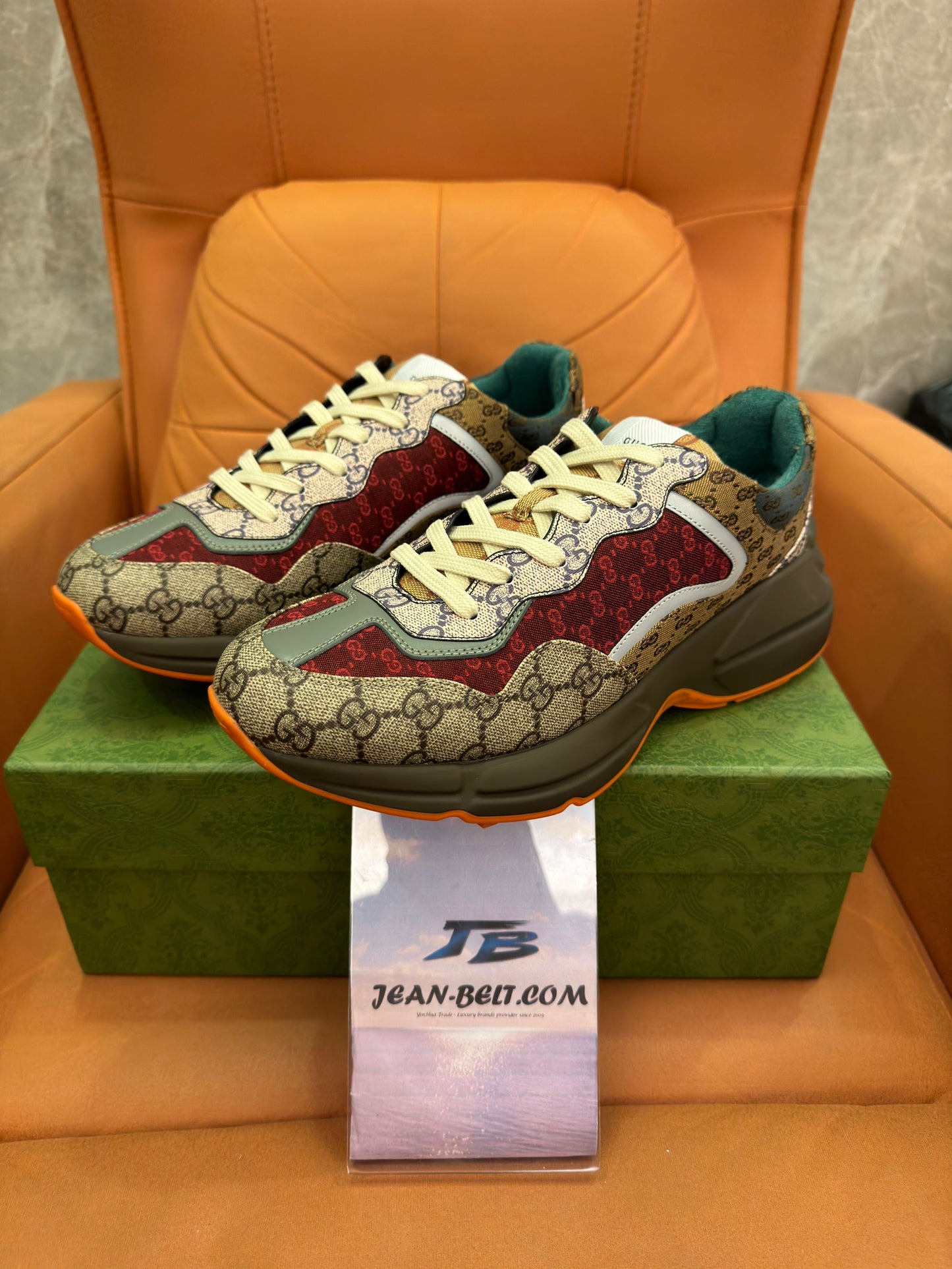 Zapatillas Gucci Rhyton beige y rojo