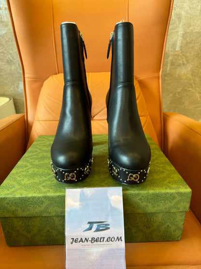 Botas Gucci con remaches y tachuelas en la parte superior de cuero para mujer