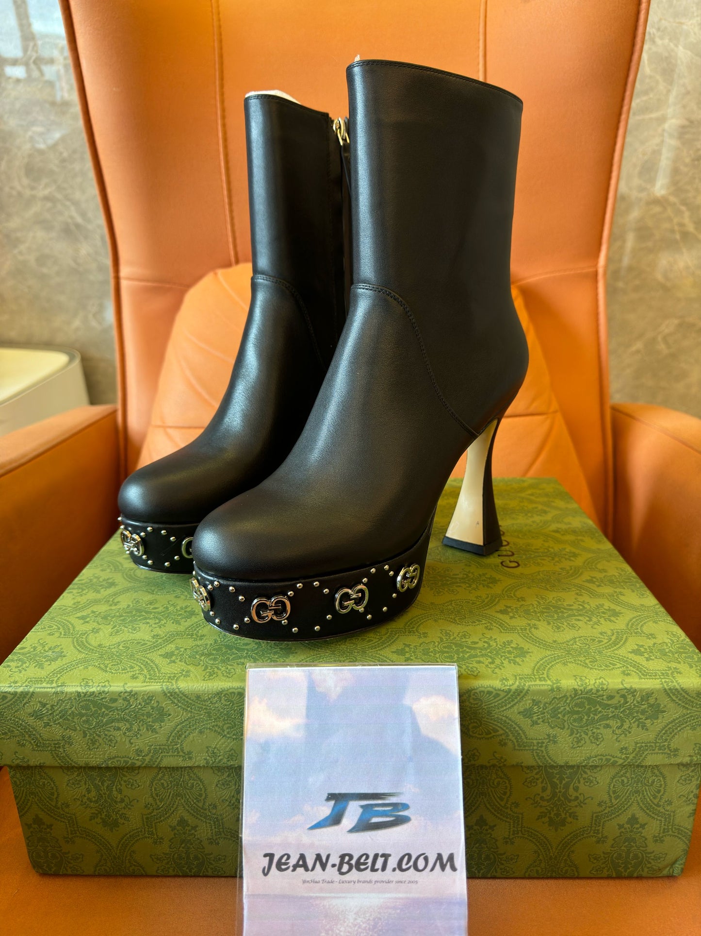 Botas Gucci con remaches y tachuelas en la parte superior de cuero para mujer