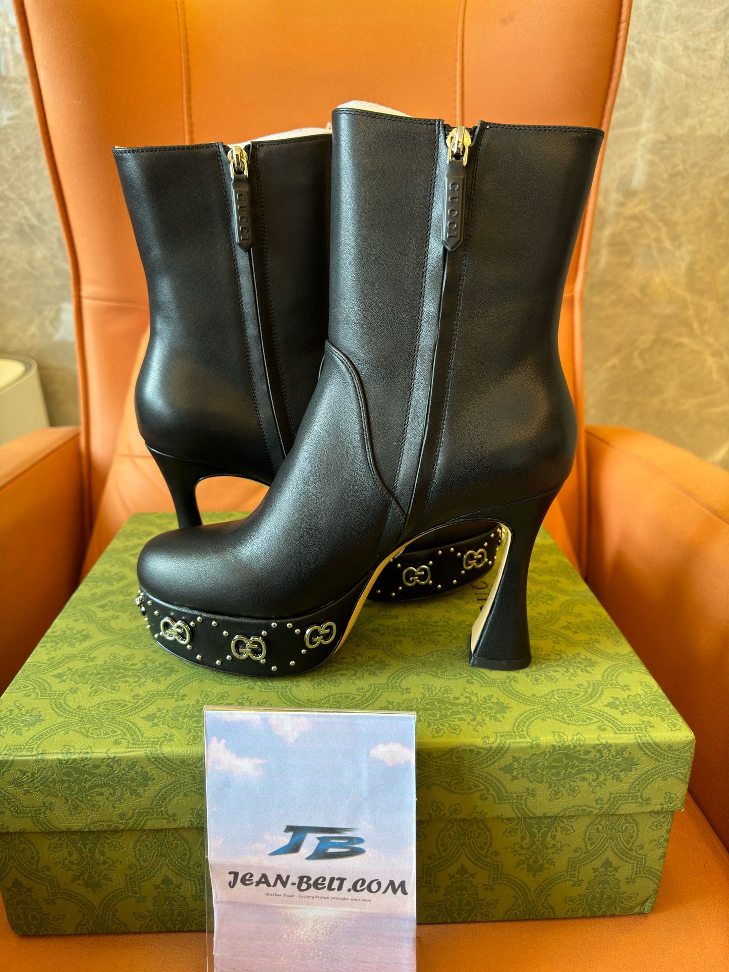 Botas Gucci con remaches y tachuelas en la parte superior de cuero para mujer