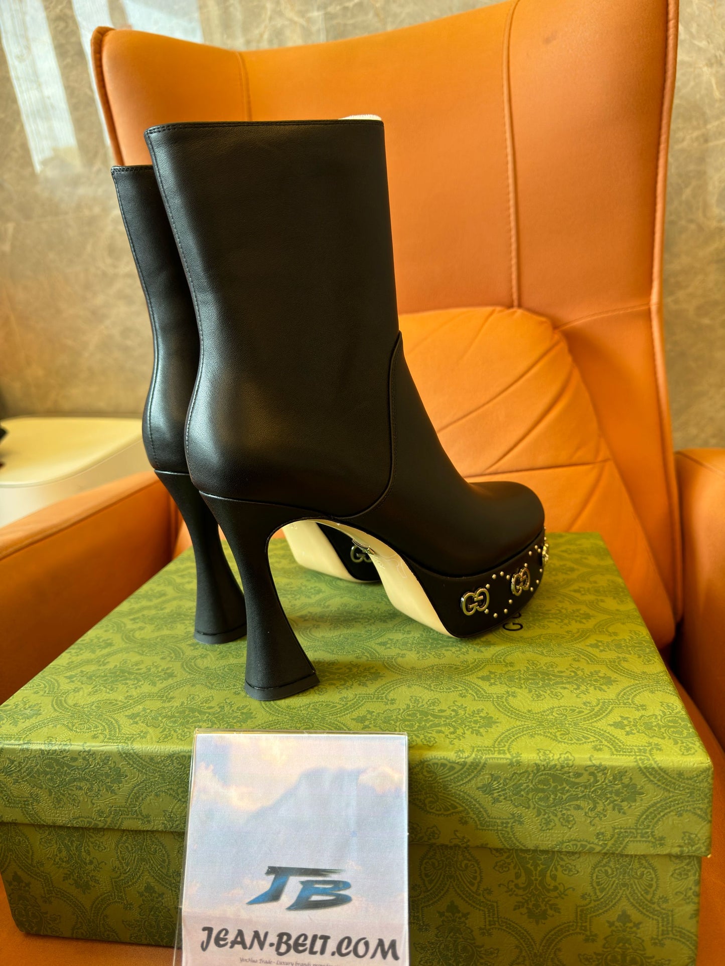 Botas Gucci con remaches y tachuelas en la parte superior de cuero para mujer