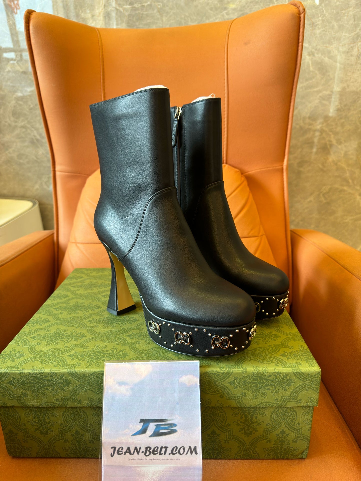 Botas Gucci con remaches y tachuelas en la parte superior de cuero para mujer