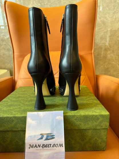 Botas Gucci con remaches y tachuelas en la parte superior de cuero para mujer