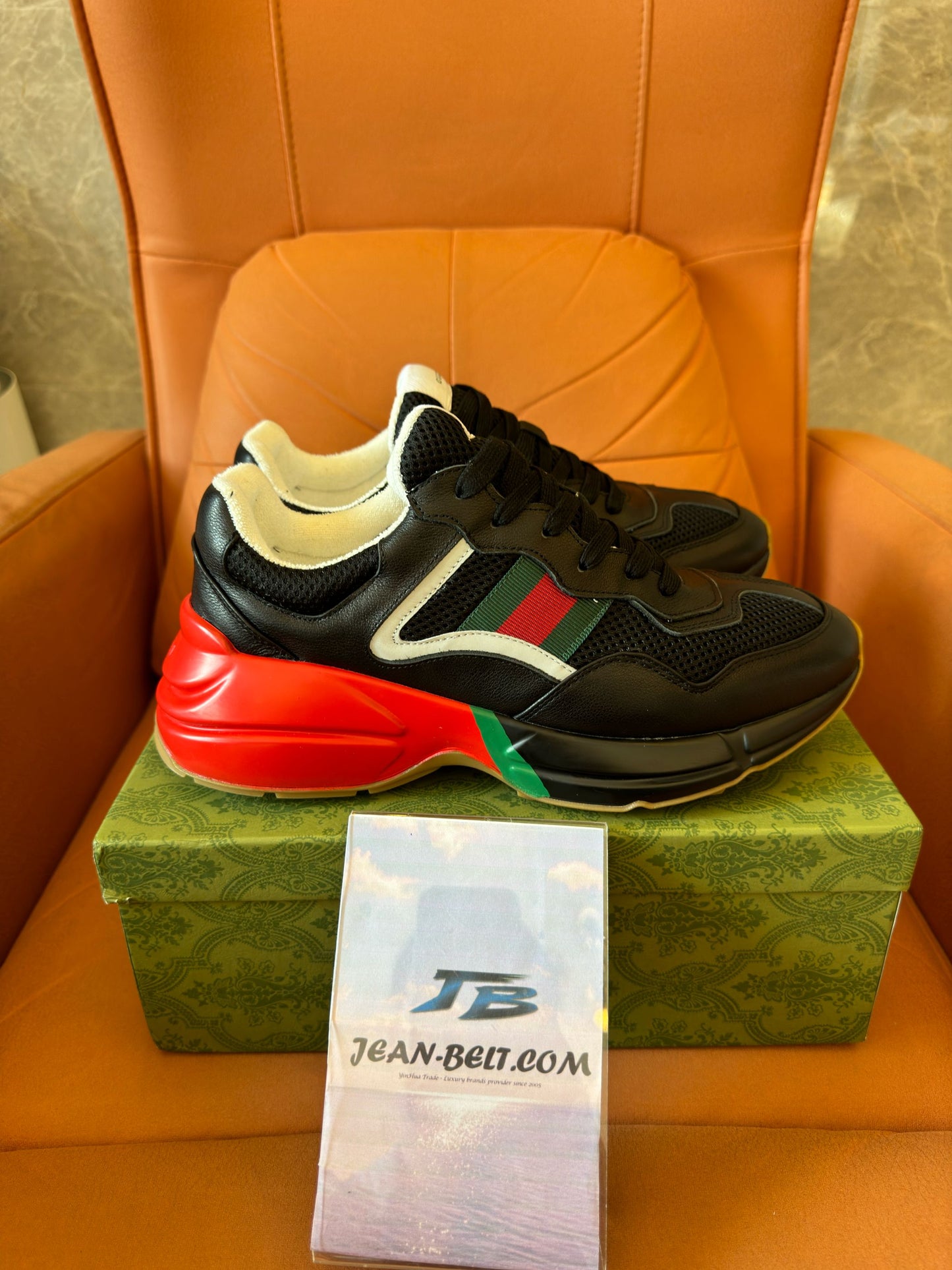 Zapatillas deportivas Gucci Rhyton con logotipo reflectante en negro, rojo y verde