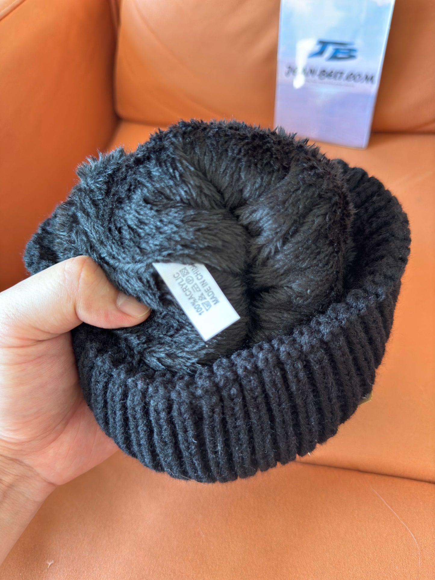 Gorro UGG preto de tricô com pompom e placa com logotipo