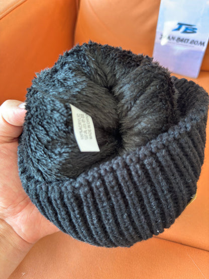 Gorro UGG preto de tricô com pompom e placa com logotipo