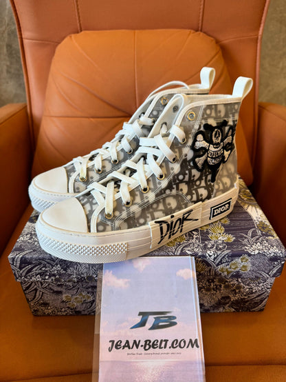 Zapatillas altas oblicuas Dior B23 con parche personalizado