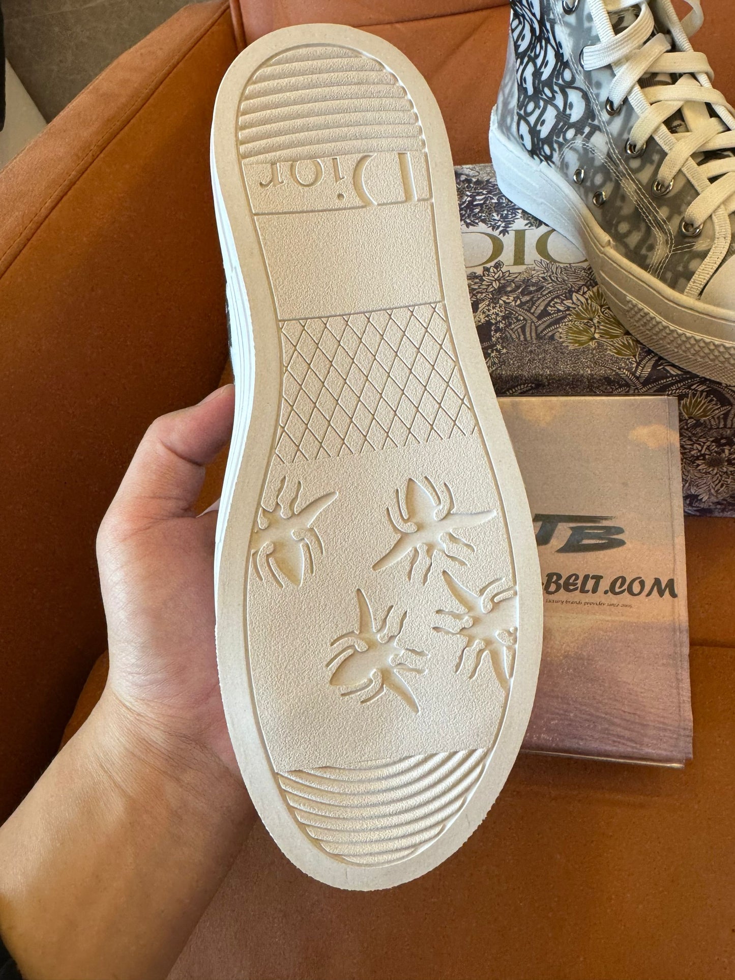 Zapatillas altas oblicuas Dior B23 con parche personalizado