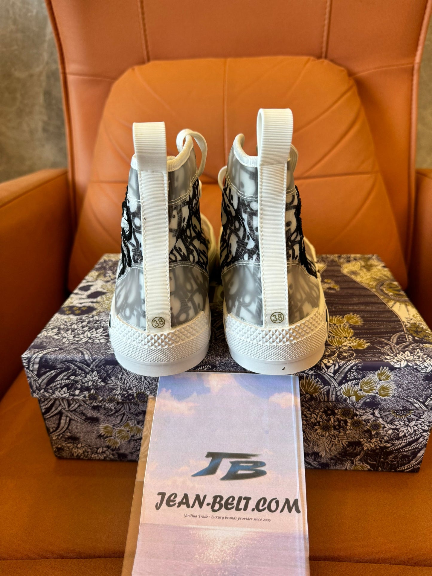 Zapatillas altas oblicuas Dior B23 con parche personalizado