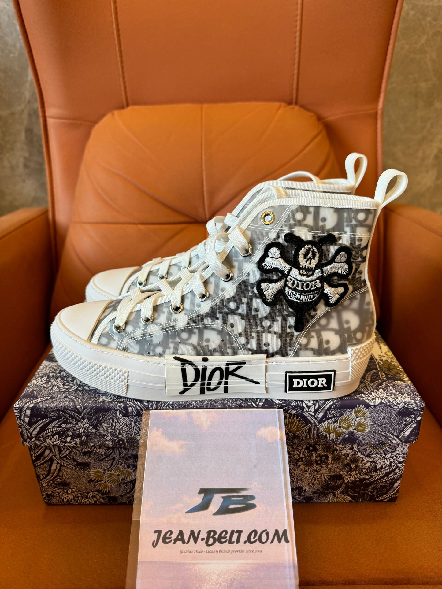 Zapatillas altas oblicuas Dior B23 con parche personalizado