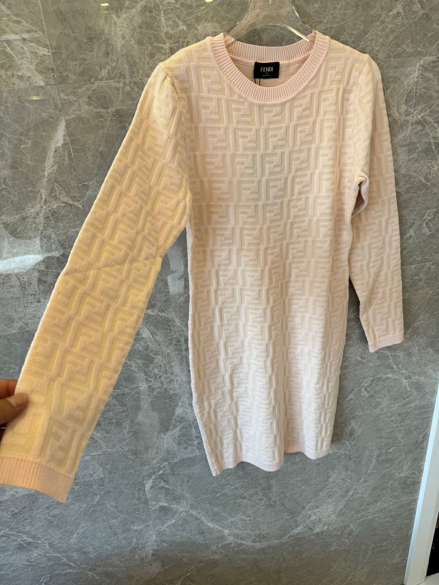 Vestido de punto con monograma en relieve de Fendi - rosa suave
