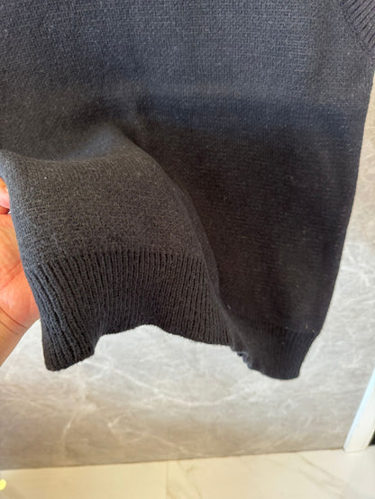 Off-White black knit vest with iconic arrows design