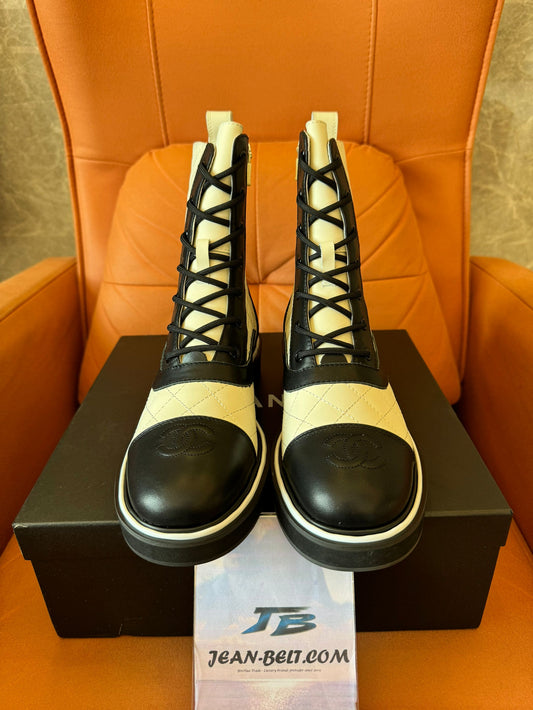 Botas cortas Chanel de cuero genuino tejido tipo martin.