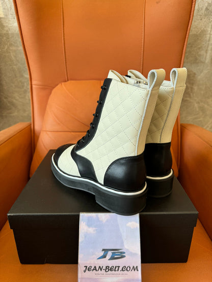 Botas cortas Chanel de cuero genuino tejido tipo martin.