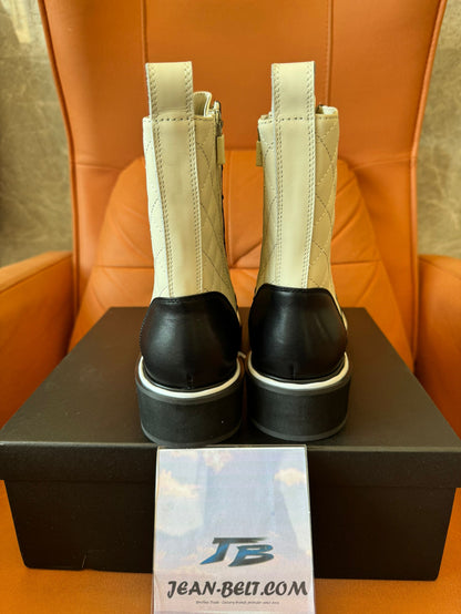 Botas cortas Chanel de cuero genuino tejido tipo martin.