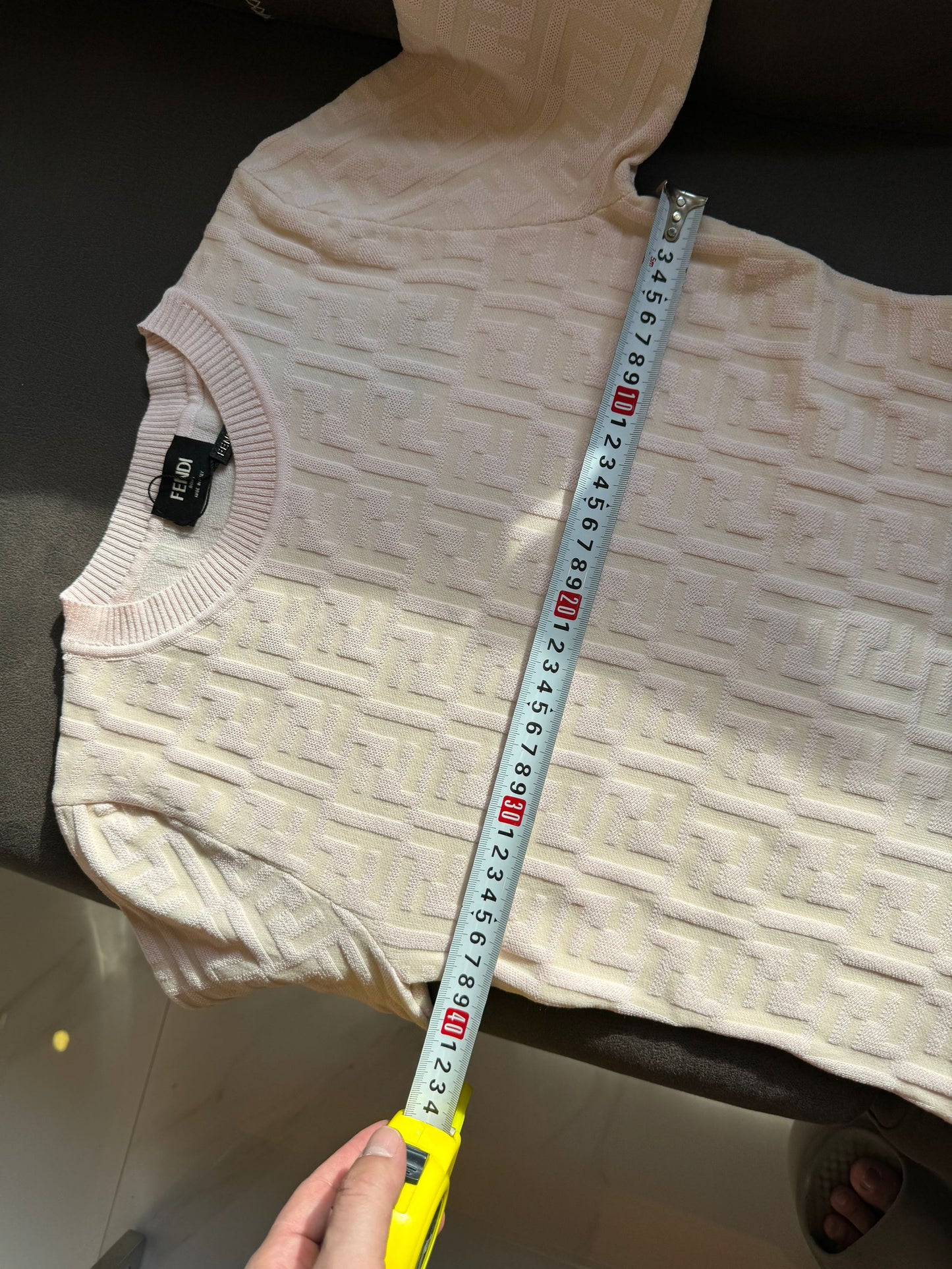 Vestido de punto con monograma en relieve de Fendi - rosa suave