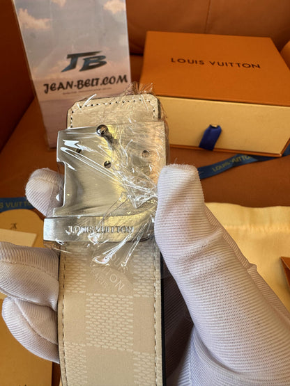 Cinturón Louis Vuitton negro con monograma LV para hombre