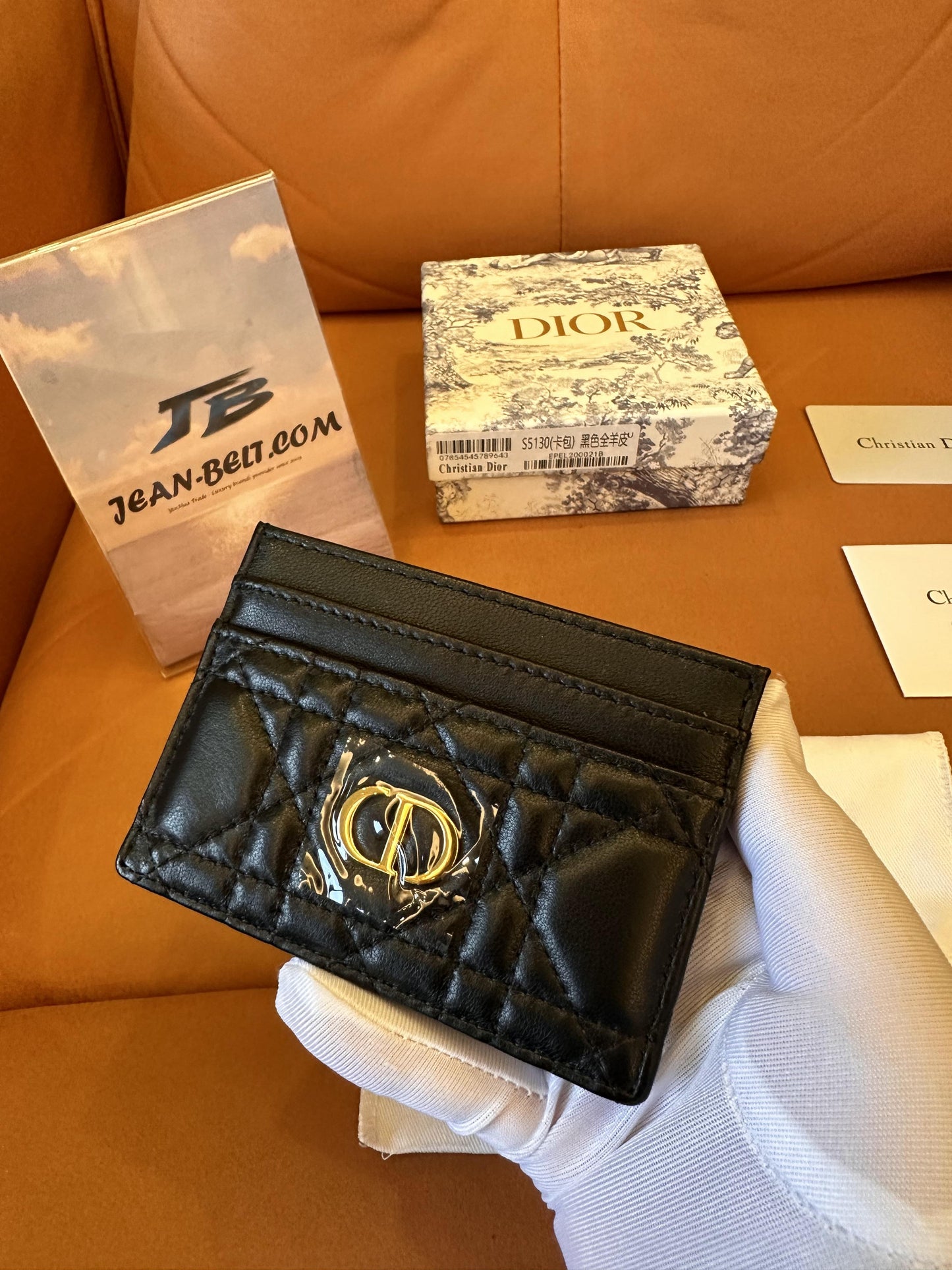 Tarjetero Dior Caro Cannage de piel acolchada, color negro