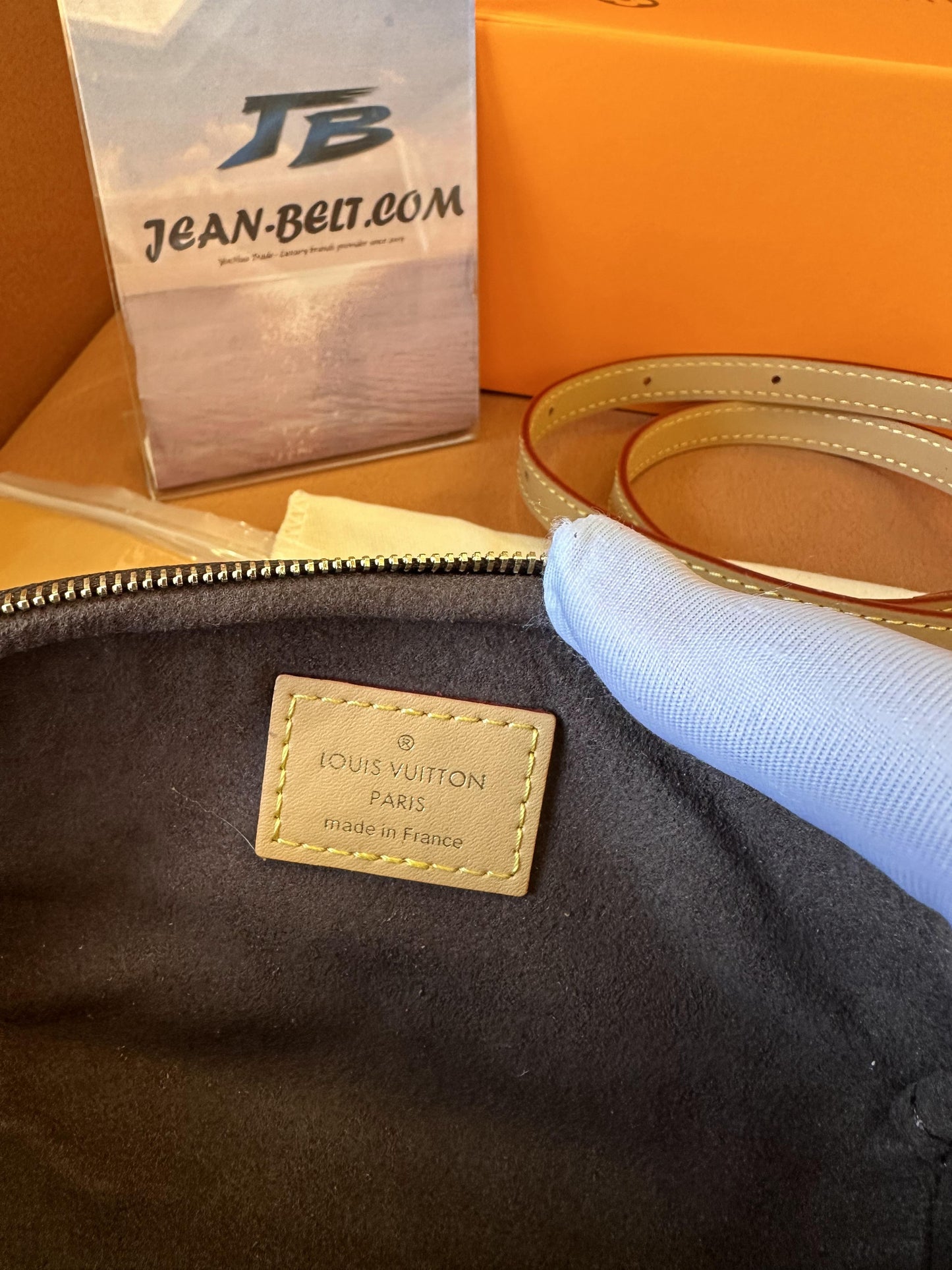 Bolsa Louis Vuitton mini bum em lona com monograma