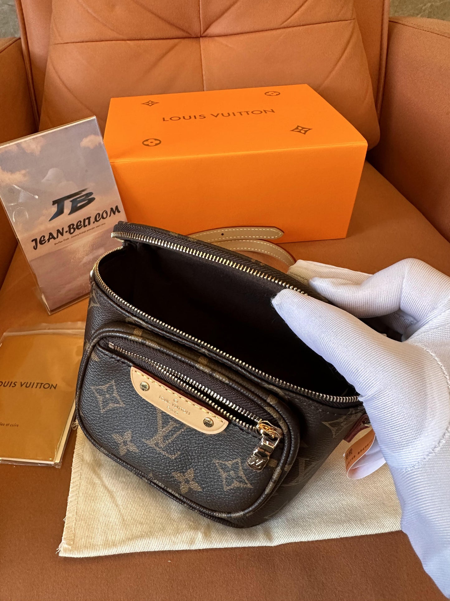Bolsa Louis Vuitton mini bum em lona com monograma