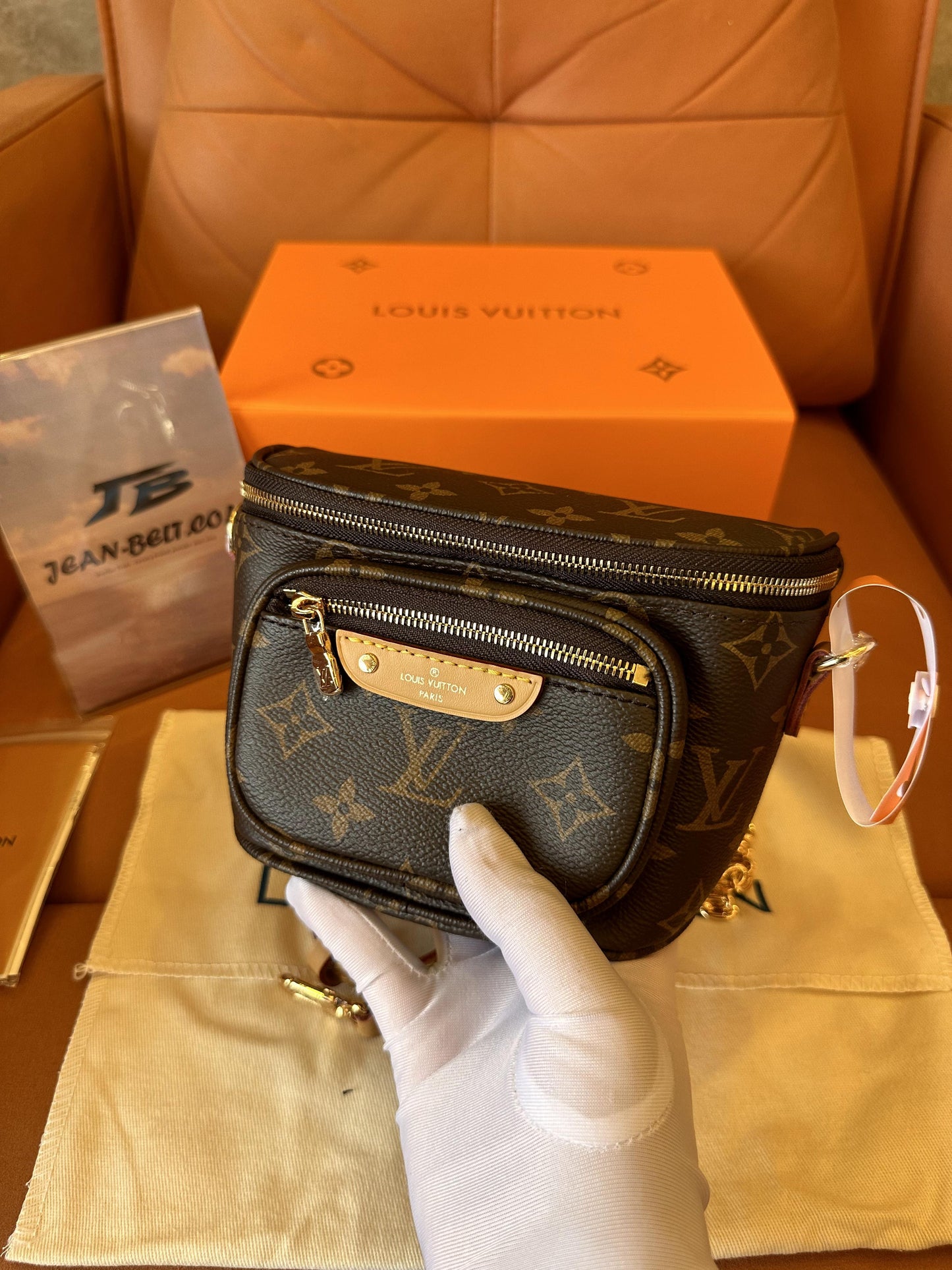 Bolsa Louis Vuitton mini bum em lona com monograma