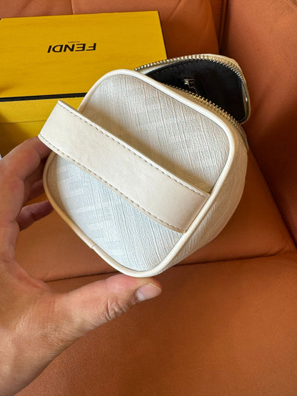 Neceser Fendi en tejido FF blanco