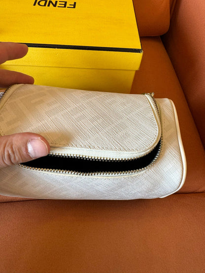 Neceser Fendi en tejido FF blanco
