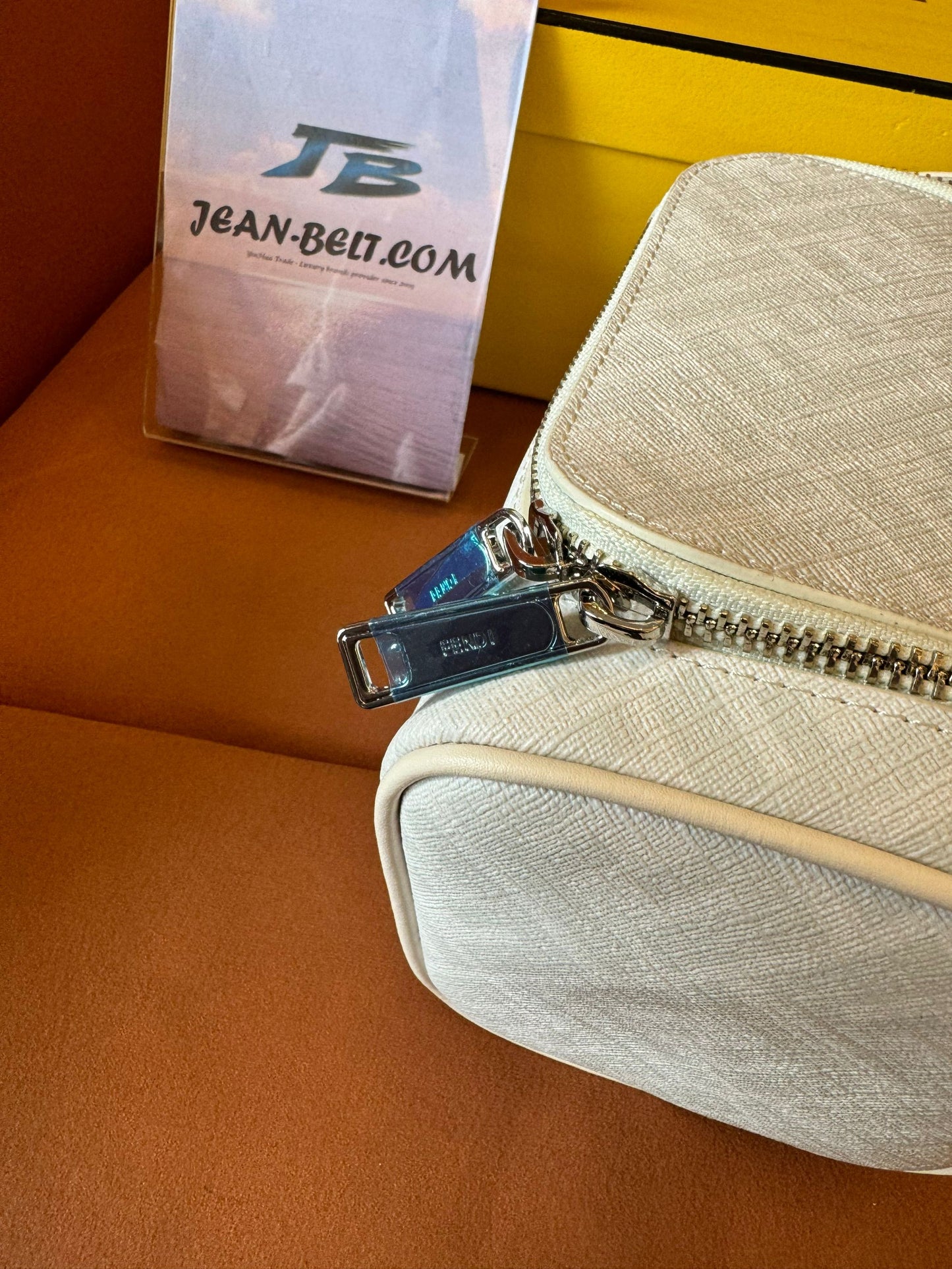 Neceser Fendi en tejido FF blanco