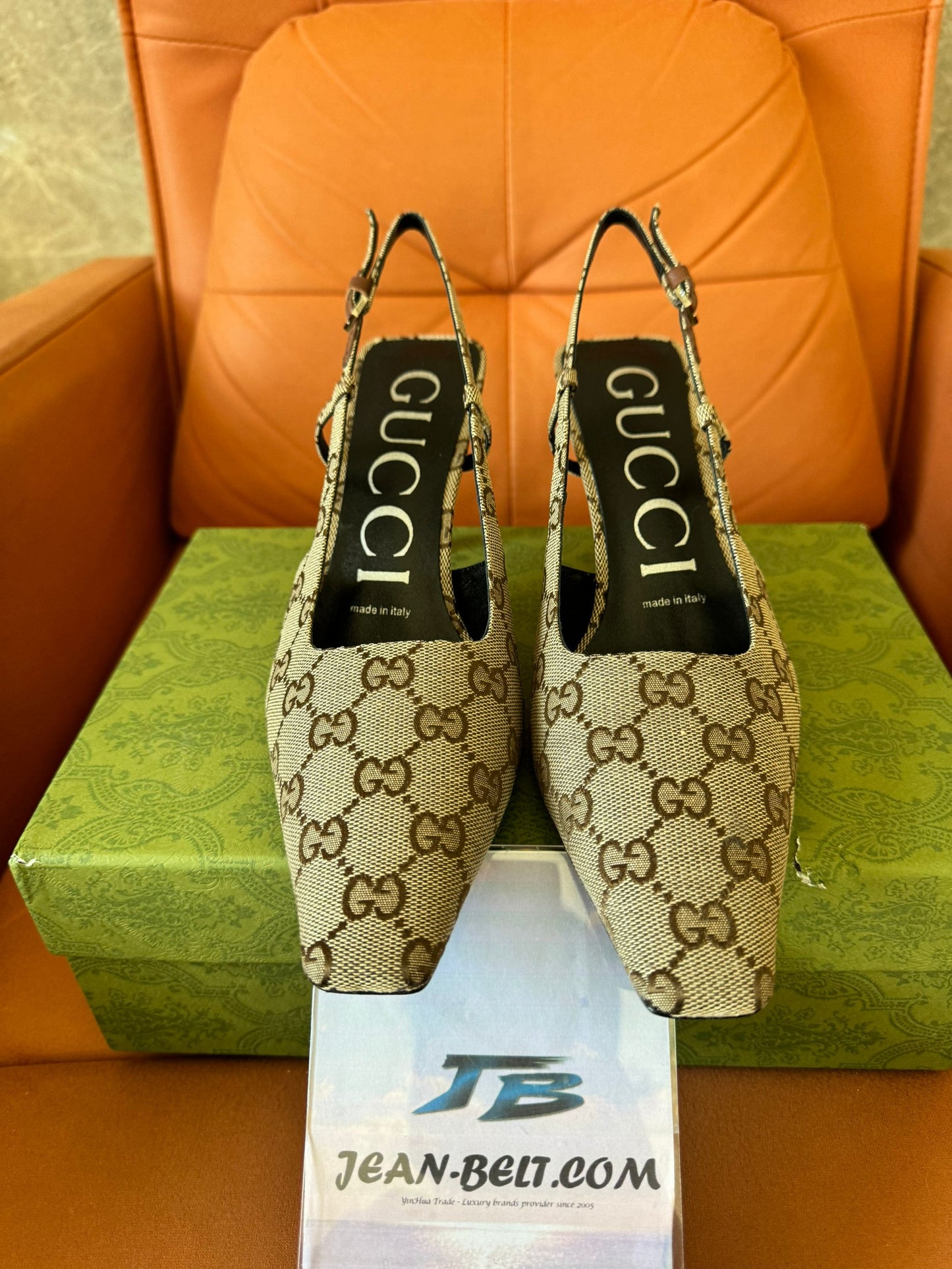 Sapatos Gucci GG de lona tipo slingback