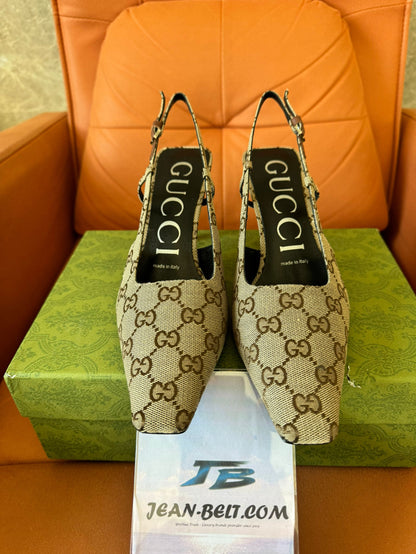 Sapatos Gucci GG de lona tipo slingback