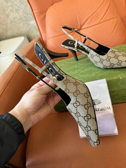 Sapatos Gucci GG de lona tipo slingback