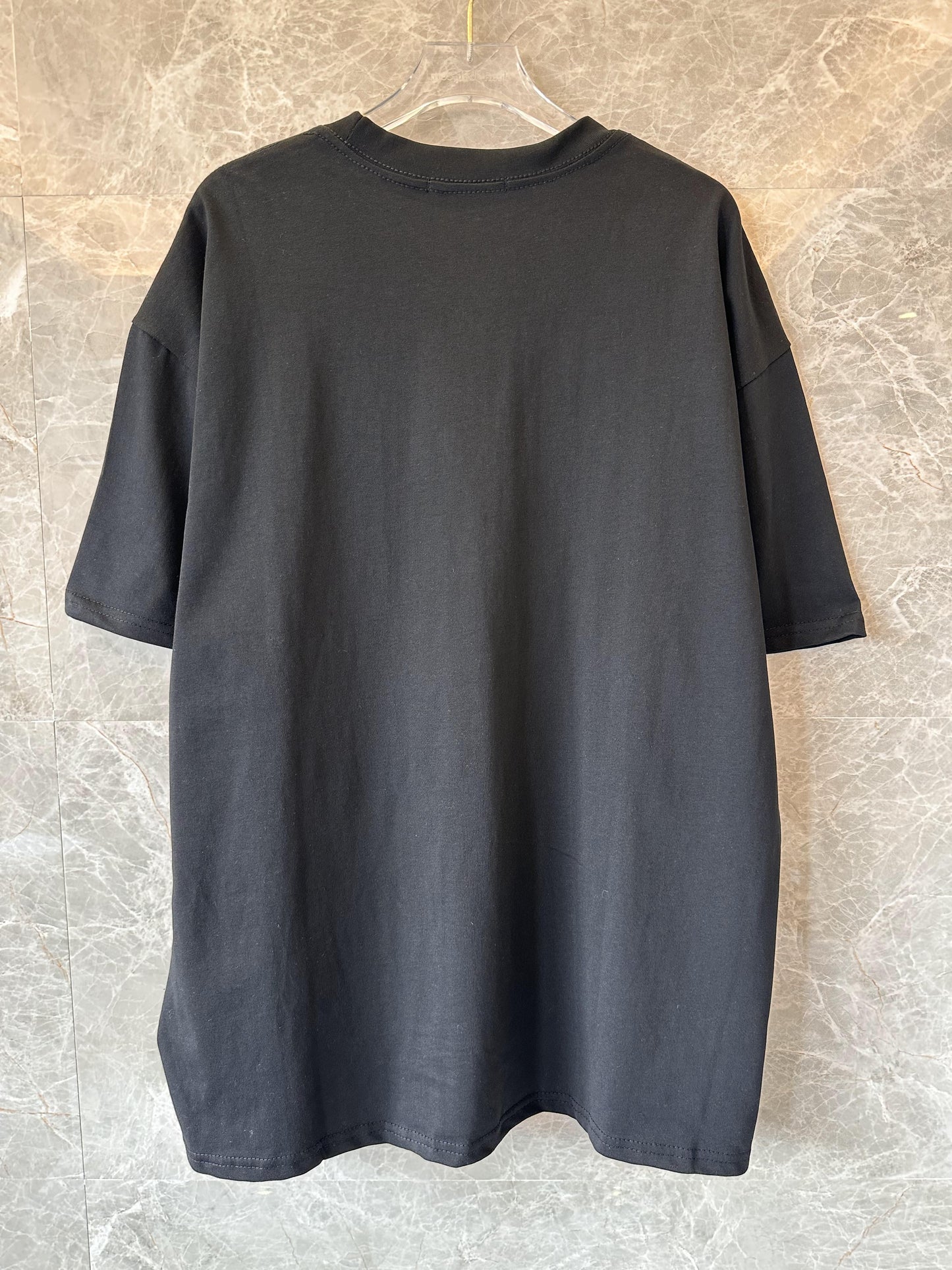 Camiseta clásica negra de Prada con bolsillo de parche con el logotipo