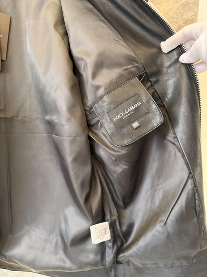 Jaqueta de couro preta Dolce &amp; Gabbana com logotipo DG em negrito