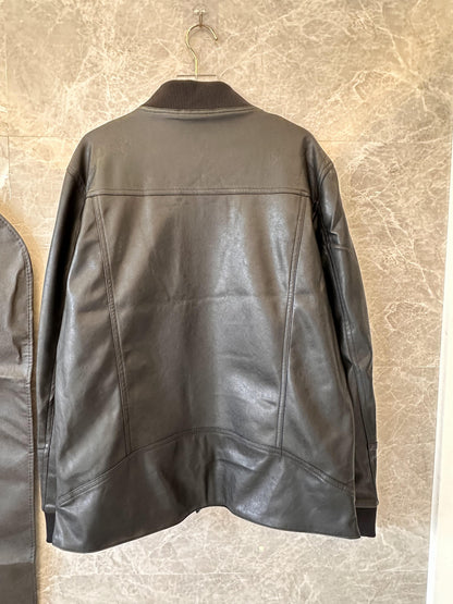 Jaqueta de couro preta Dolce &amp; Gabbana com logotipo DG em negrito