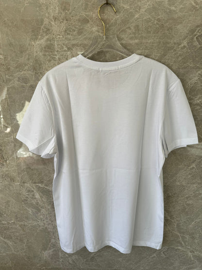 T-shirt Branca Burberry com o Icónico Cavaleiro Equestre e o Acento Xadrez Tartan