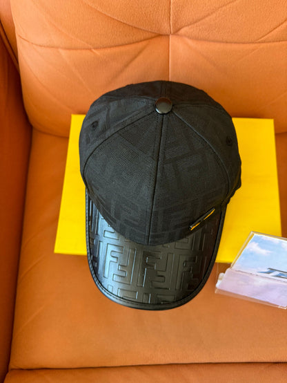 Gorra de béisbol negra de Fendi