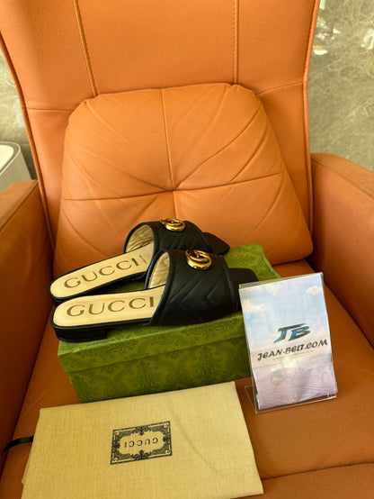 Sandalias Gucci GG Marmont de piel negra - 602184